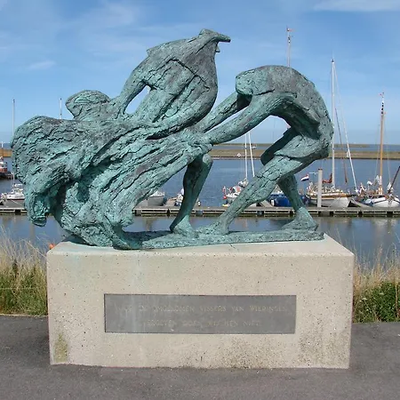 Bed & Kitchen Den Oever