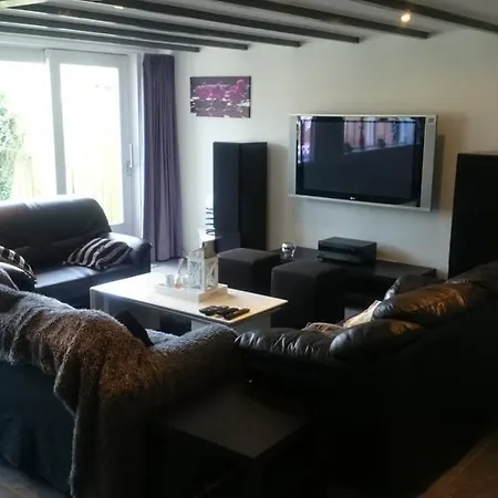 Bed & Kitchen