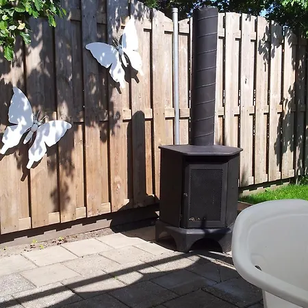 Bed & Kitchen * Den Oever