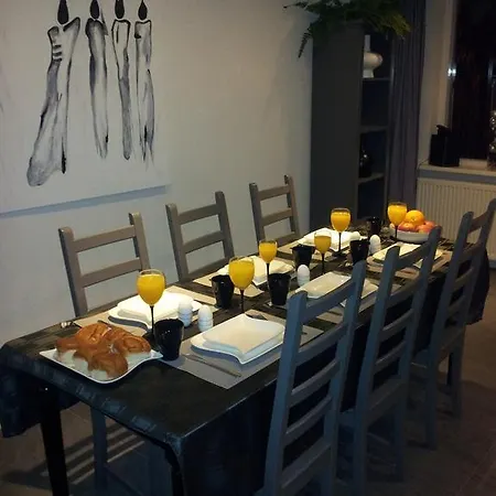 Bed & Kitchen Den Oever