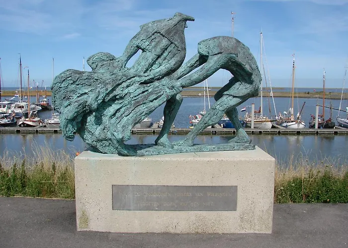 Bed & Kitchen Den Oever