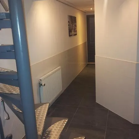 Bed & Kitchen